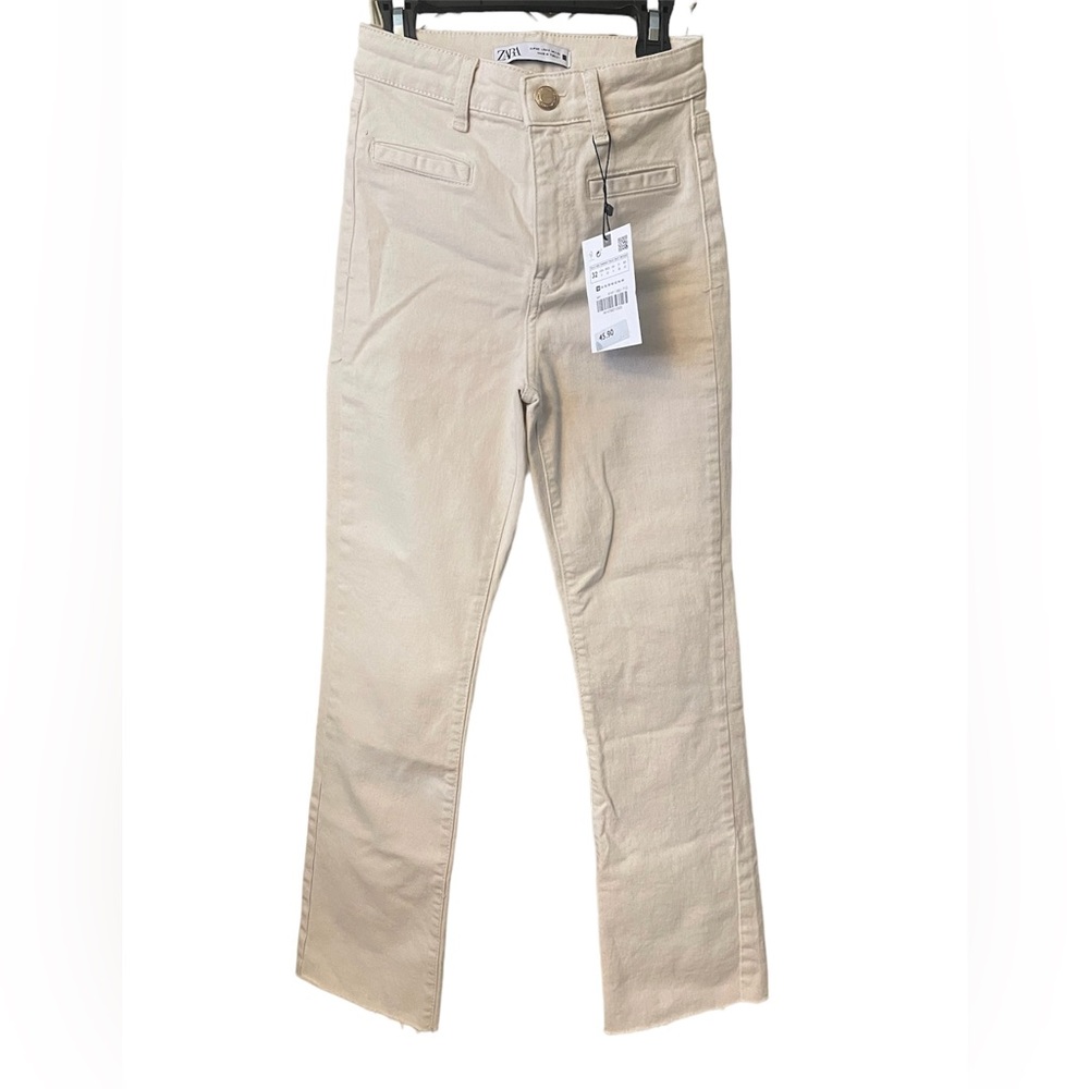 ZARA (NWT) High Waisted Cream Color Jeans, Size 0

🔴 SALE 2/$50